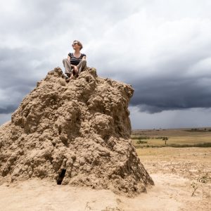 Christine aussi aime les termitières